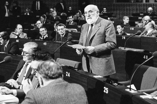 Ο Ιταλός ευρωβουλευτής Αλτιέρο Σπινέλι στην Ολομέλεια το 1984